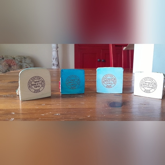 Set of four Vintage Baileys hand-painted village collection limited edition - Picture 2 of 2